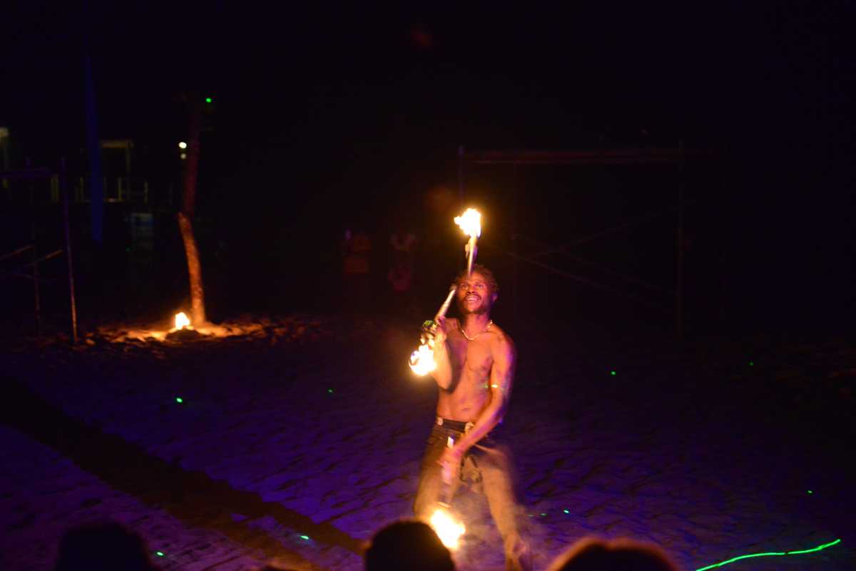 efate_port_vila_firedance_0076