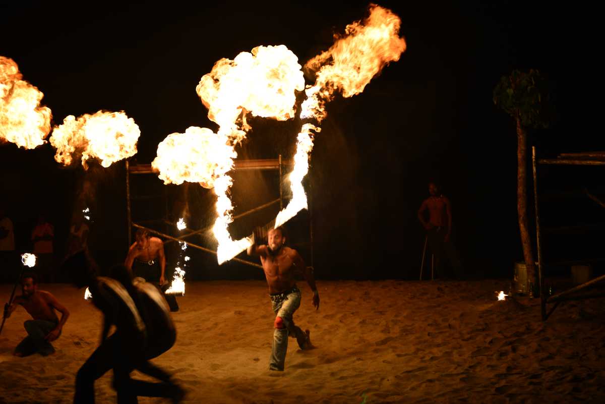 efate_port_vila_firedance_0101