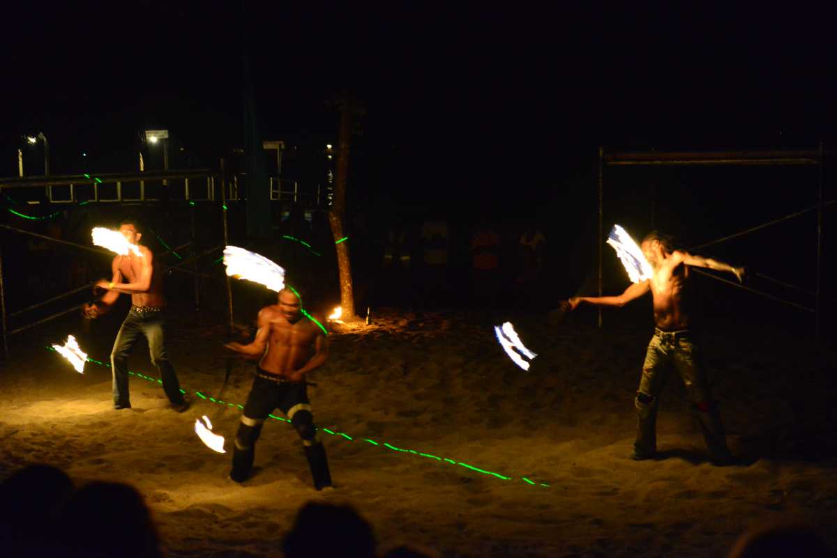 efate_port_vila_firedance_0121