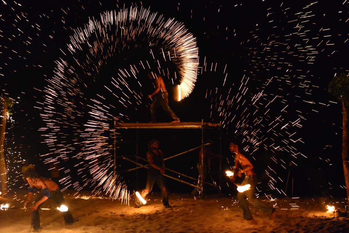 efate_port_vila_firedance_0421