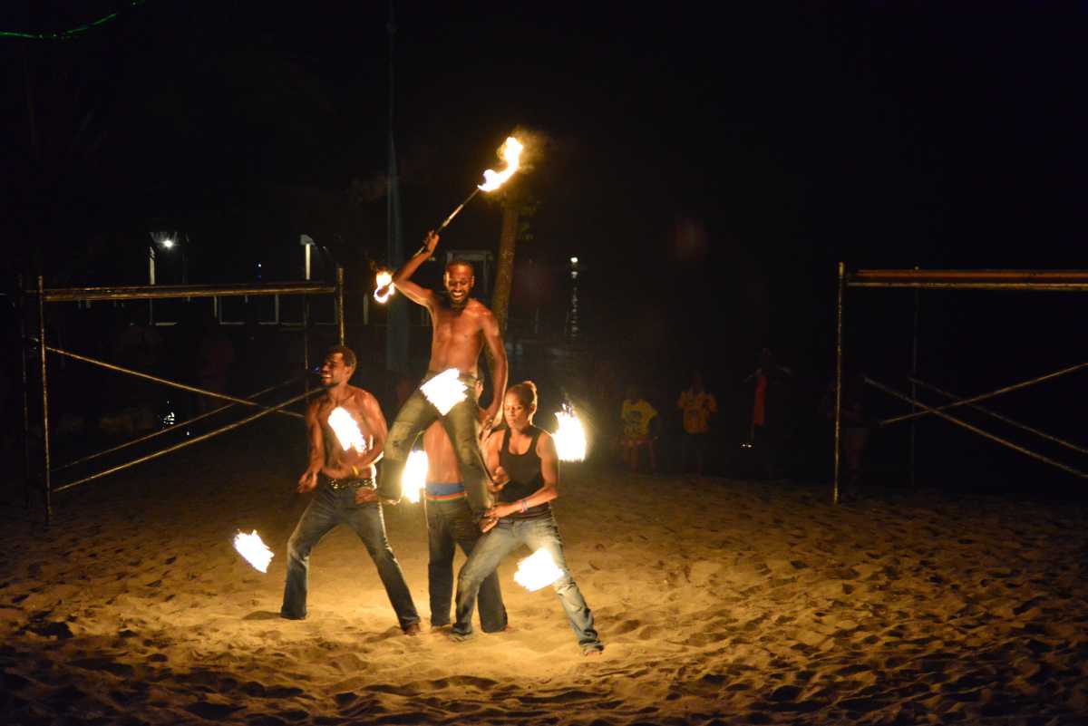 efate_port_vila_firedance_0471