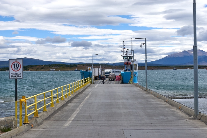 ferry_puerto_yungay_001