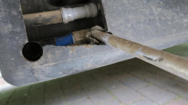 ducato_knaus_wohnmobil_grauwasser_tank_013