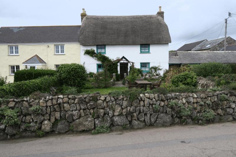 uk26_lizard_point_trengwainton_garden_003